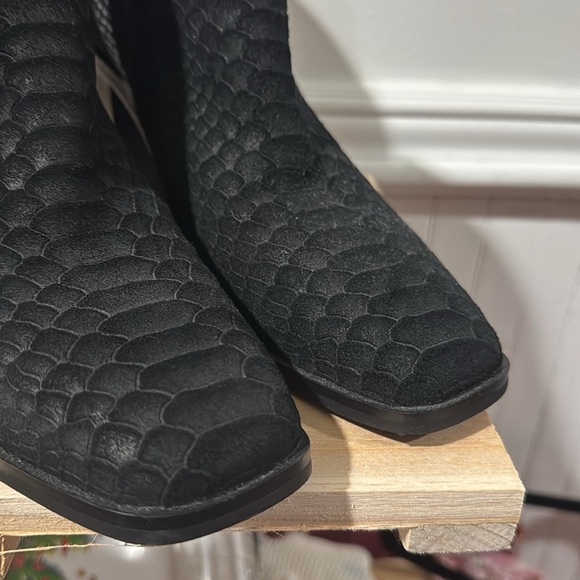 Jeffrey Campbell boots Rosee Bootie Black Suede Snake Leather textured 10 - Picture 3 of 3